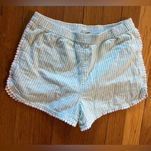 Vineyard Vines size M girls pull on shorts